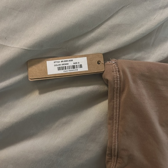 SKIMS Fits Everybody Bandeau Tan Bra - Picture 9 of 9